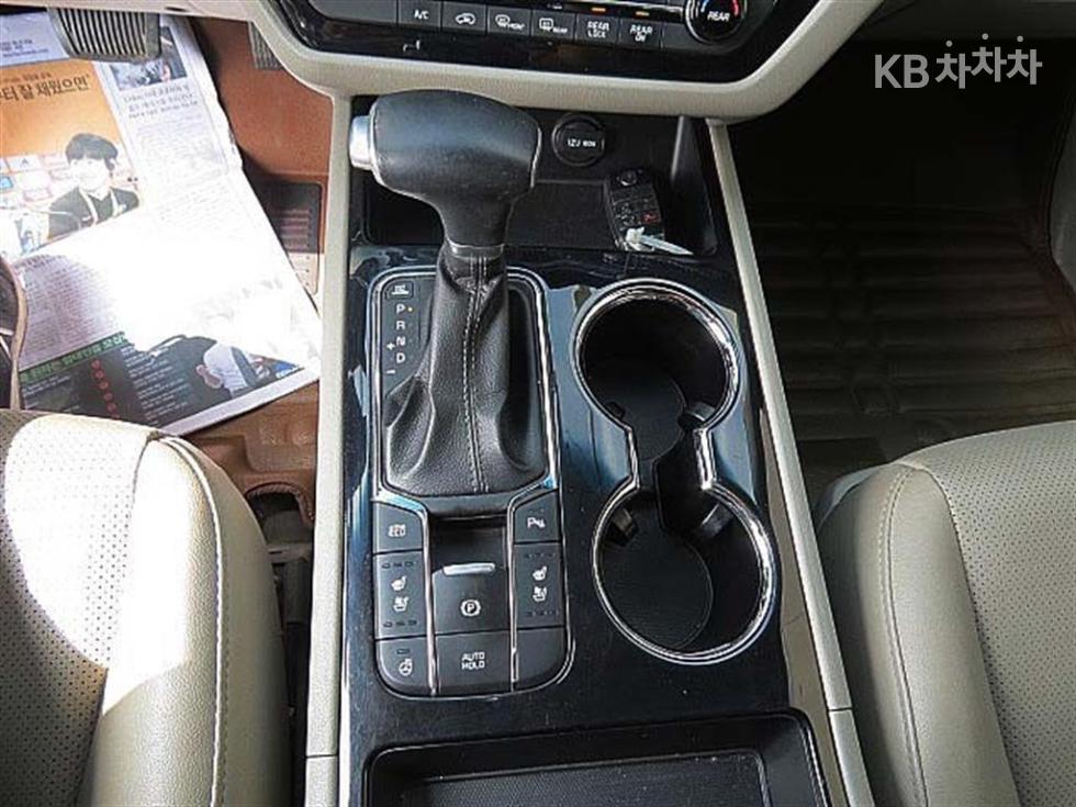 Kia Carnival — miniaturë 11