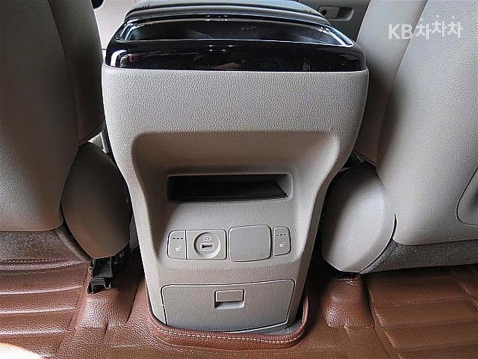 Kia Carnival — miniaturë 12