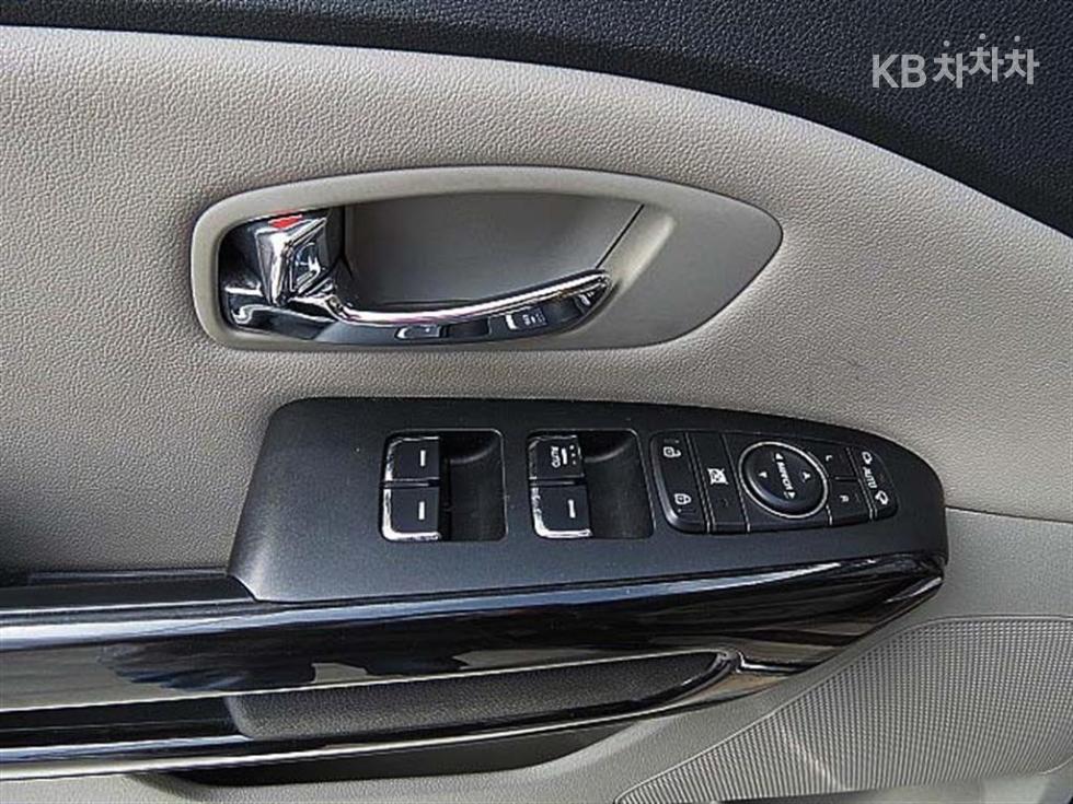 Kia Carnival — miniaturë 14