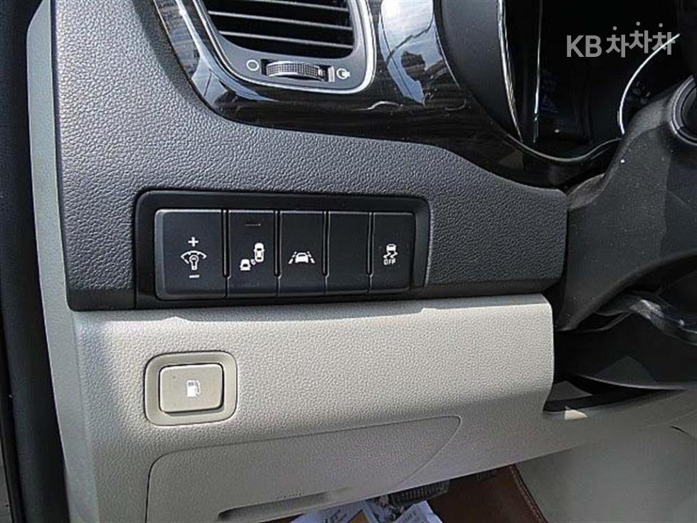 Kia Carnival — miniaturë 15