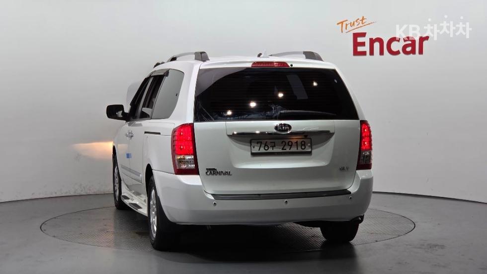 Kia Carnival — miniaturë 5