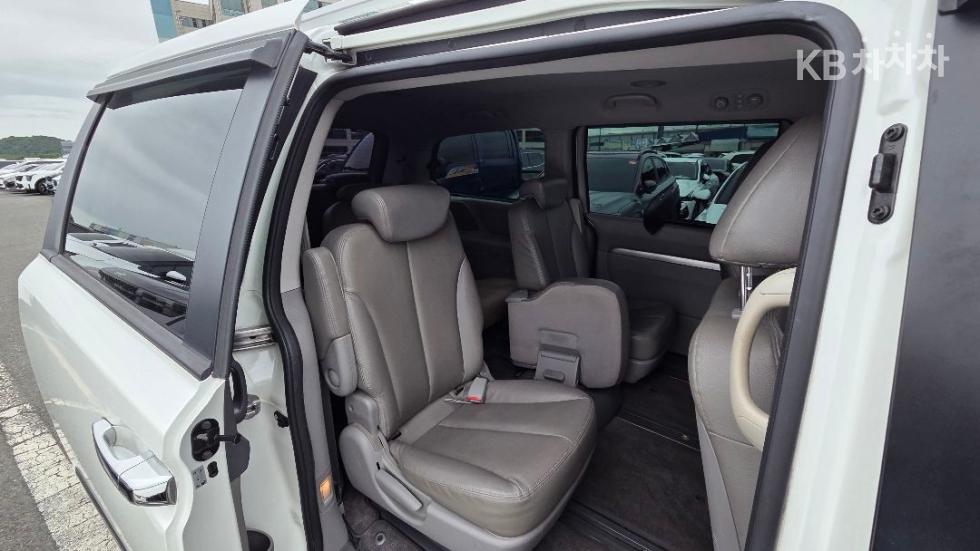 Kia Carnival — miniaturë 7
