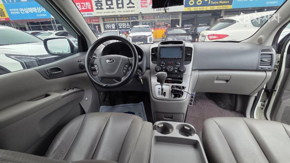Kia Carnival — miniaturë 9