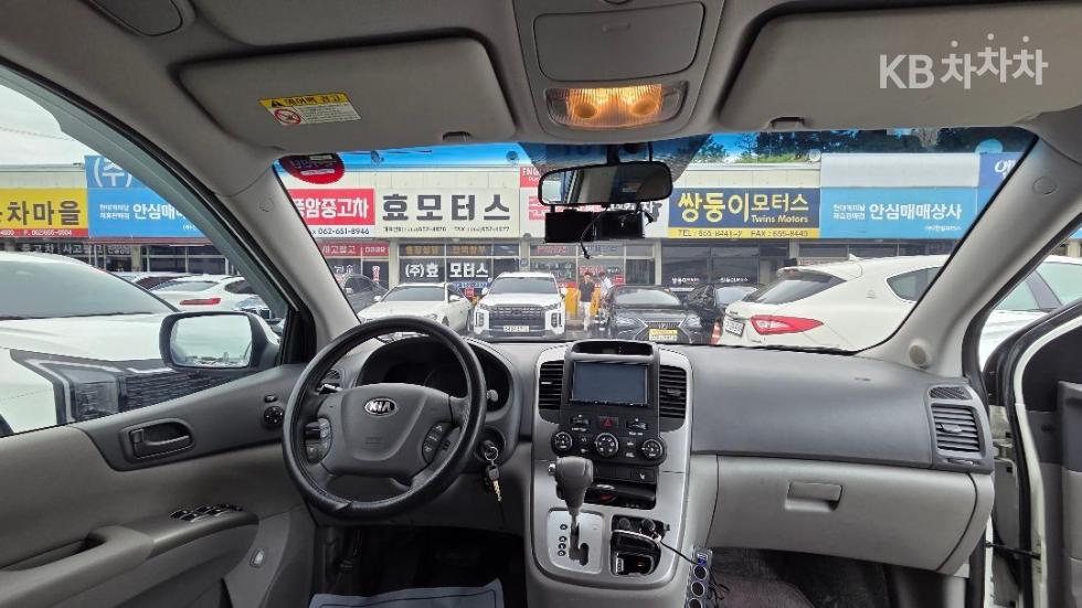 Kia Carnival — miniaturë 10