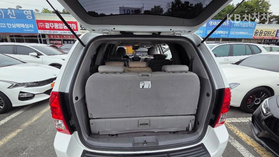 Kia Carnival — miniaturë 11