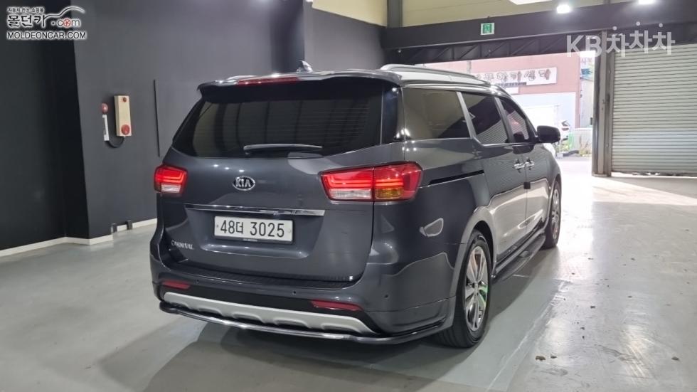 Kia Carnival — miniaturë 2