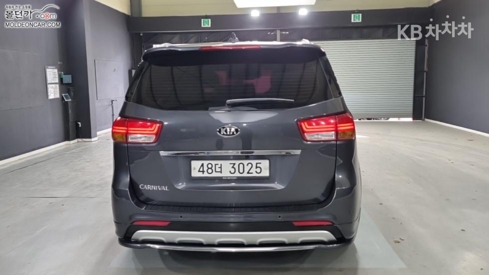 Kia Carnival — miniaturë 4