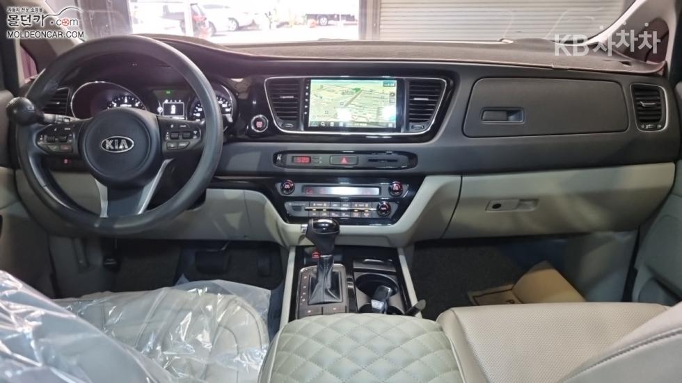 Kia Carnival — miniaturë 7