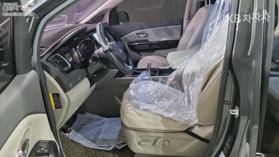 Kia Carnival — miniaturë 9