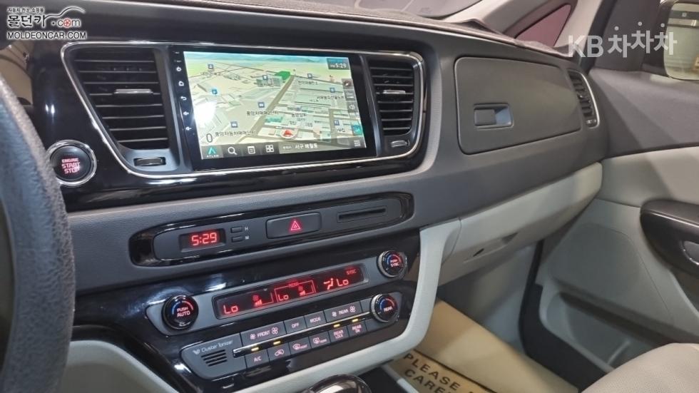 Kia Carnival — miniaturë 12