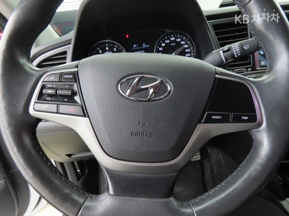 Hyundai Avante — miniaturë 8