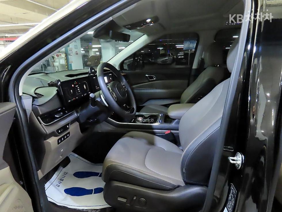 Kia Carnival — miniaturë 6