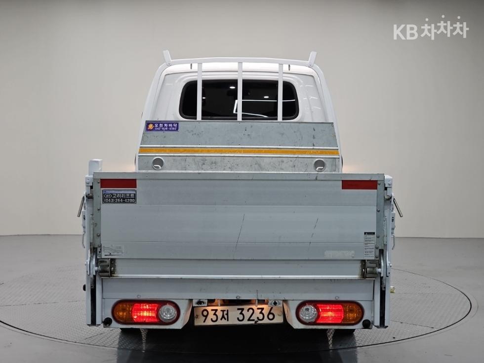 2021 Hyundai 2 photo