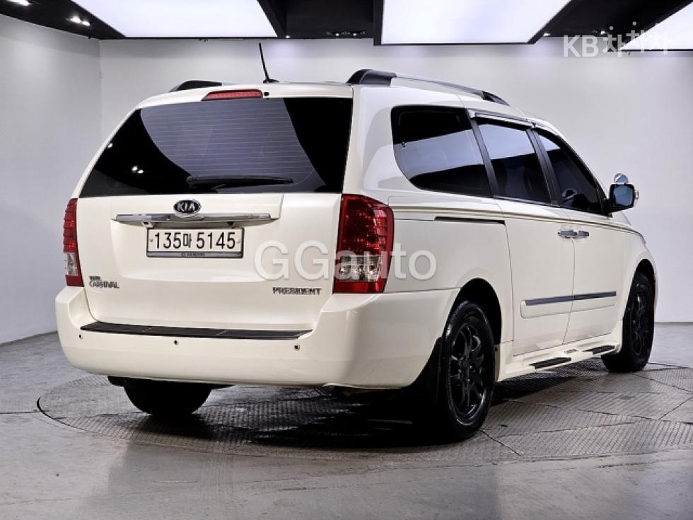 Kia Carnival — miniaturë 4