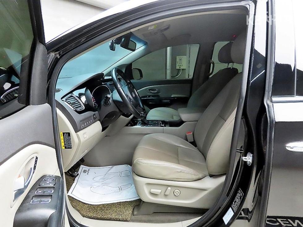 Kia Carnival — miniaturë 6
