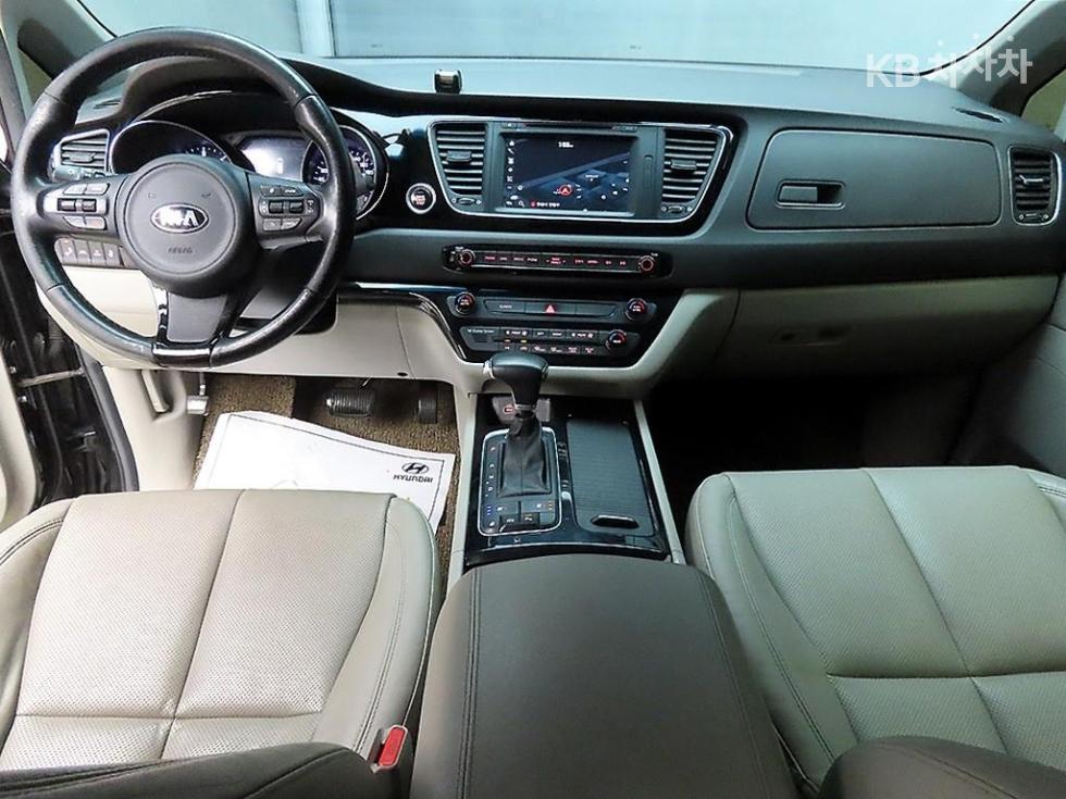 Kia Carnival — miniaturë 8