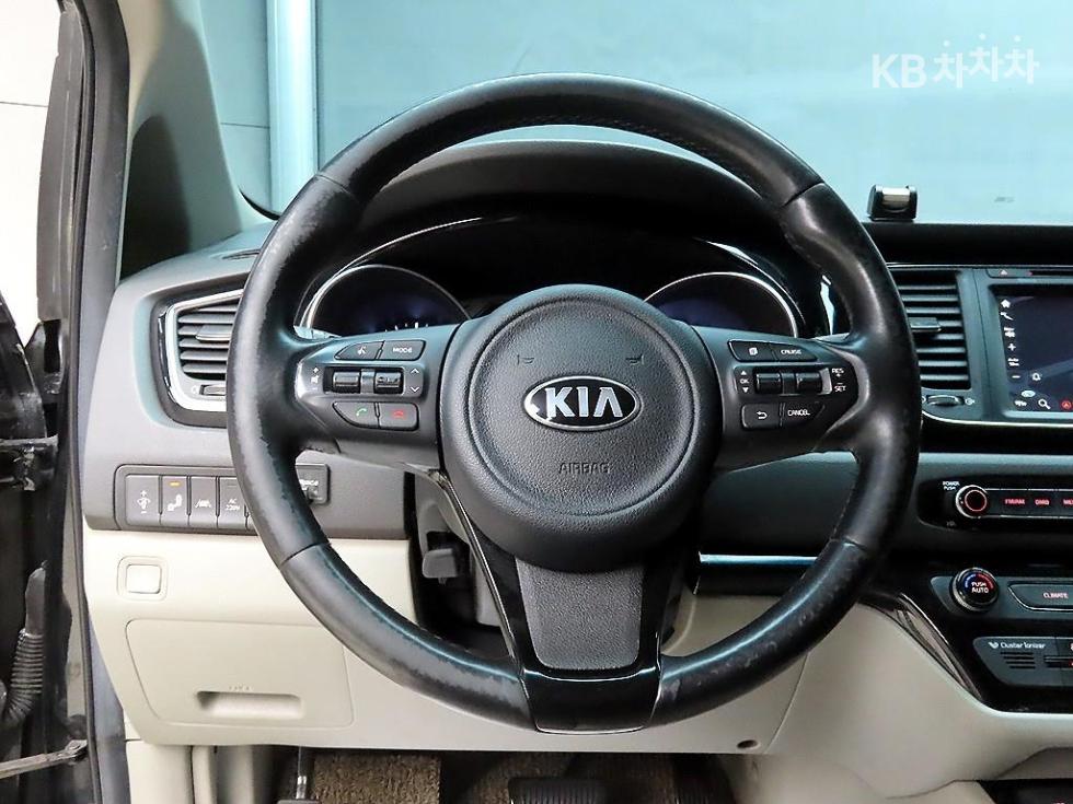 Kia Carnival — miniaturë 10