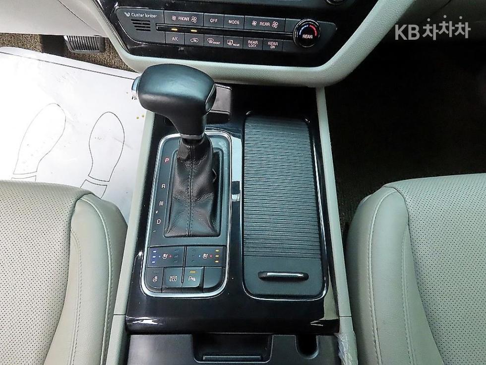 Kia Carnival — miniaturë 11