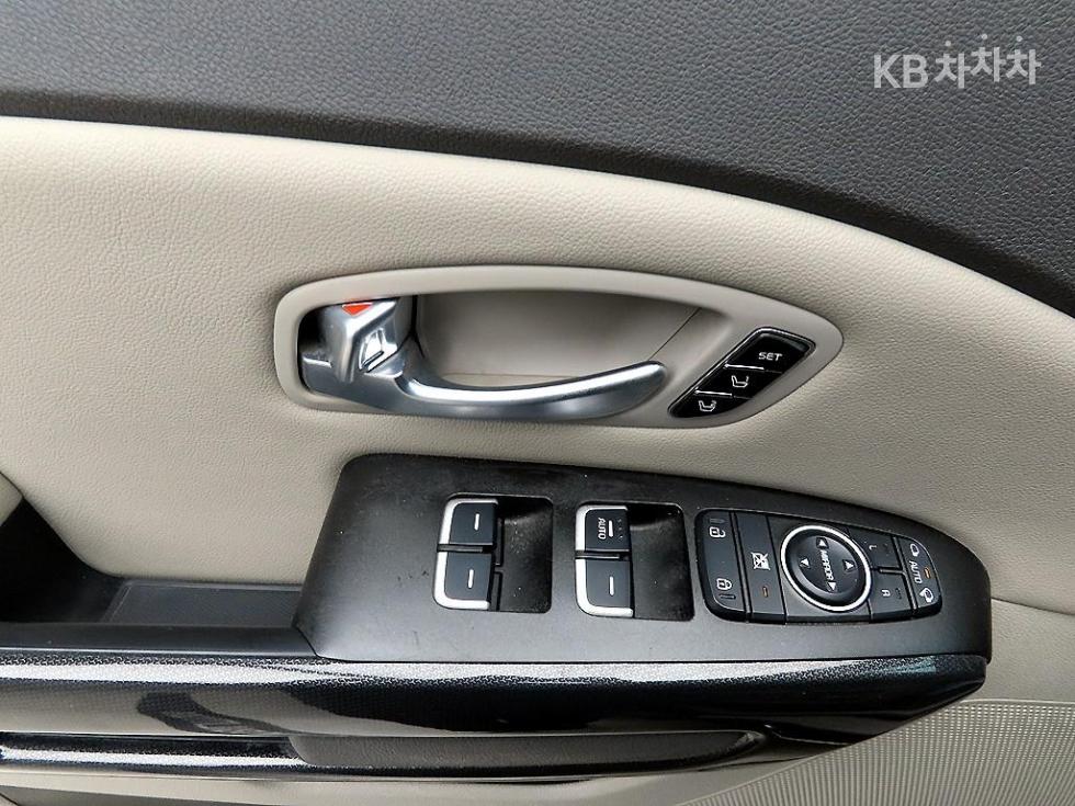 Kia Carnival — miniaturë 12