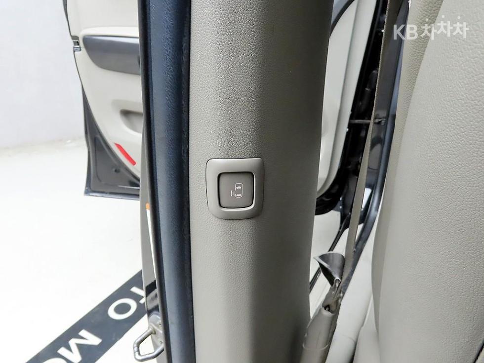 Kia Carnival — miniaturë 16