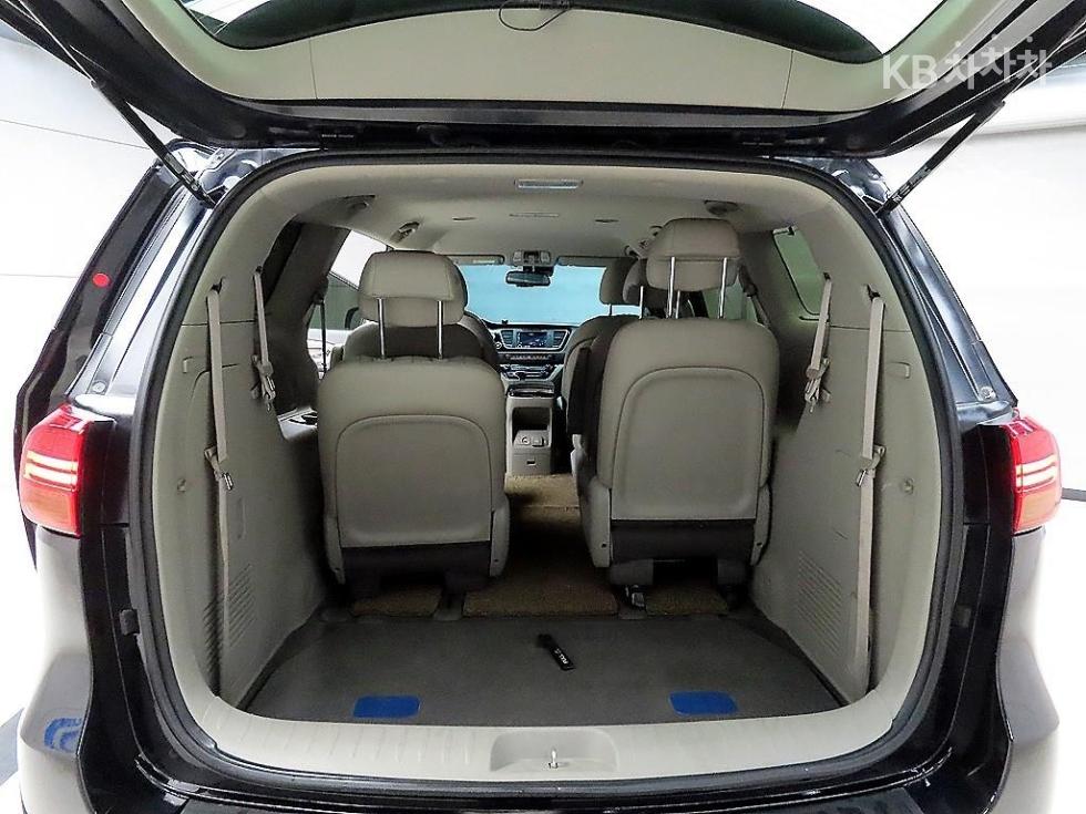 Kia Carnival — miniaturë 18