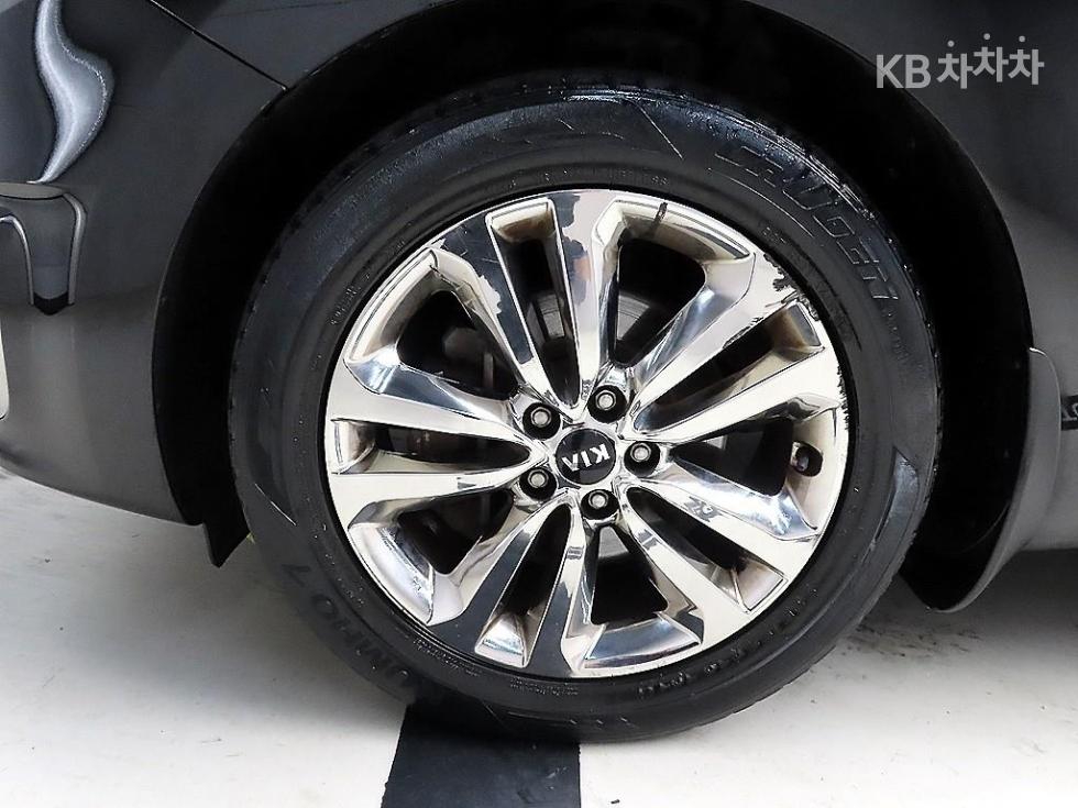Kia Carnival — miniaturë 19