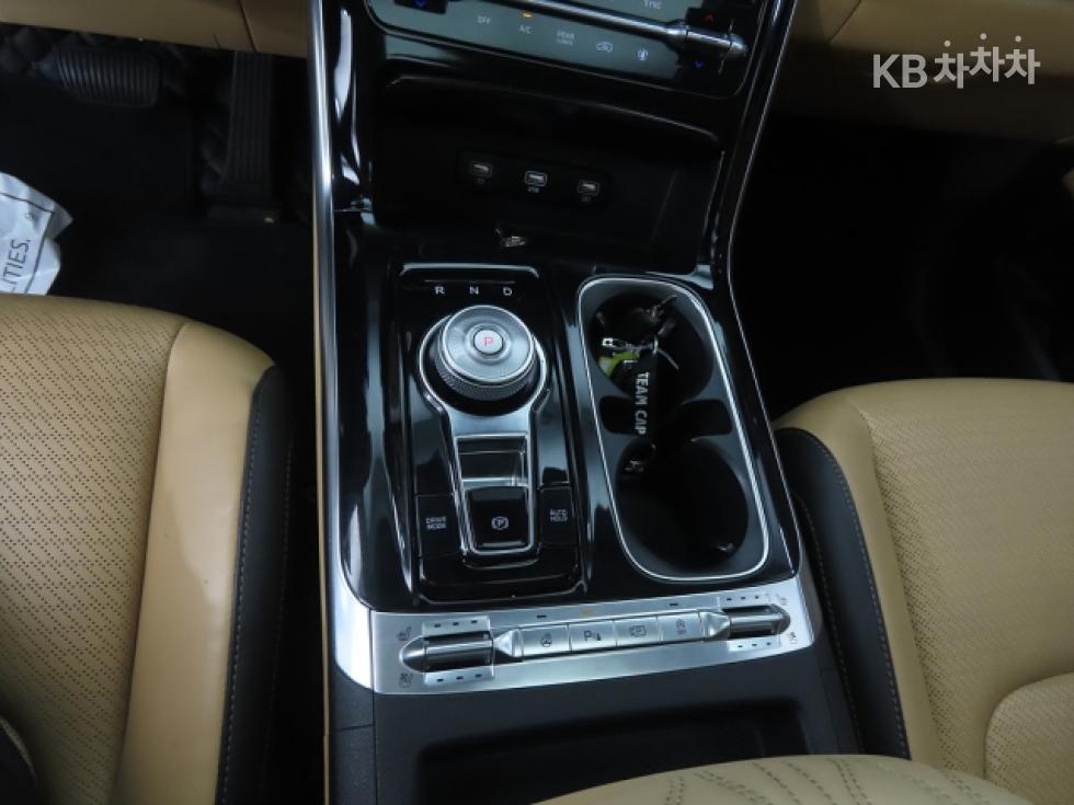 Kia Carnival — miniaturë 11