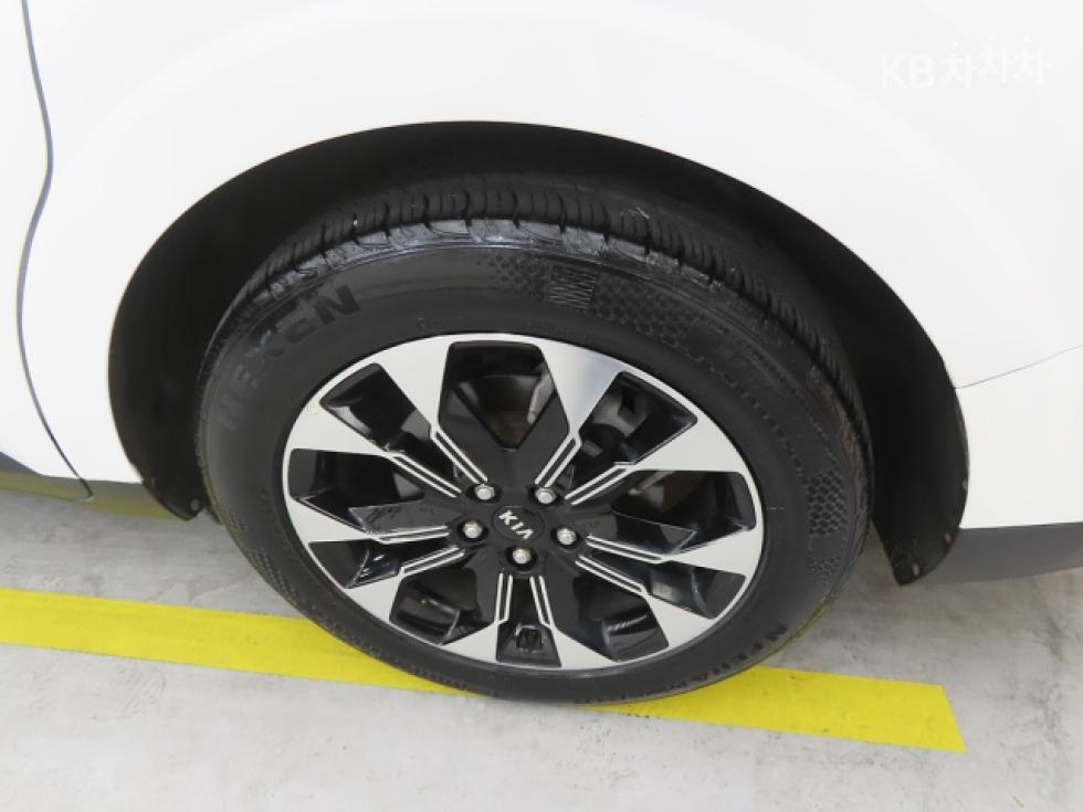 Kia Carnival — miniaturë 20