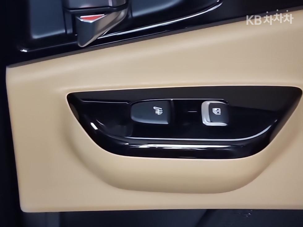 Kia Carnival — miniaturë 15