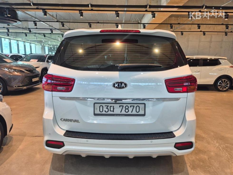 Kia Carnival — miniaturë 4