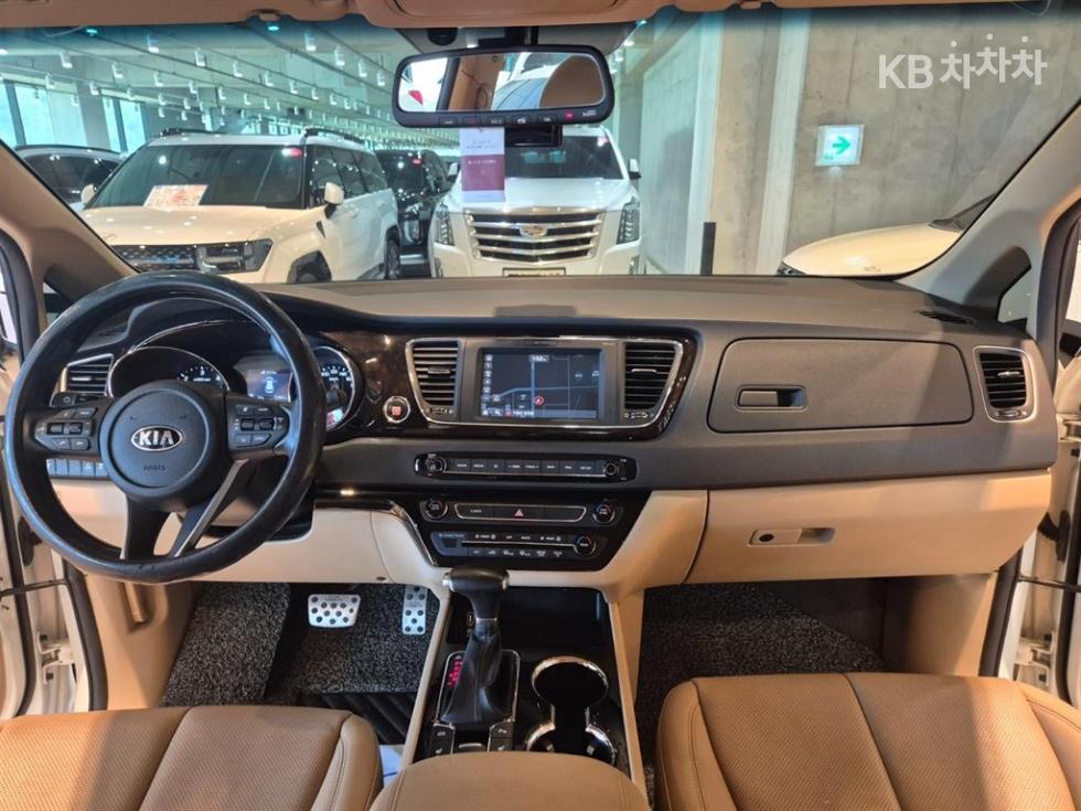Kia Carnival — miniaturë 5