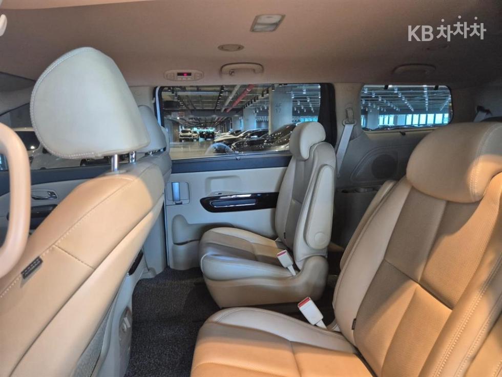 Kia Carnival — miniaturë 6