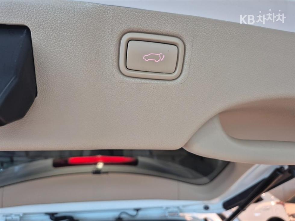 Kia Carnival — miniaturë 9
