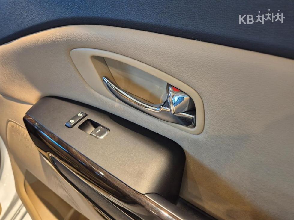 Kia Carnival — miniaturë 10