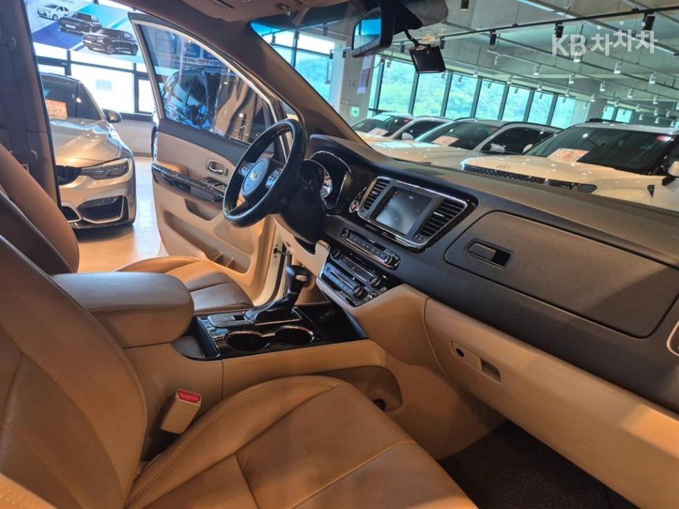 Kia Carnival — miniaturë 12