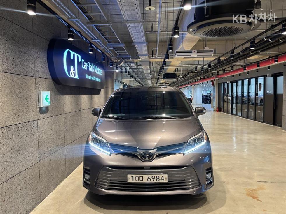 Toyota Sienna — miniaturë 2