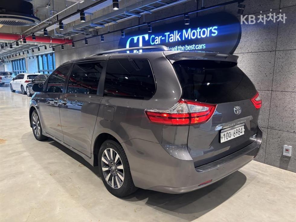 Toyota Sienna — miniaturë 3