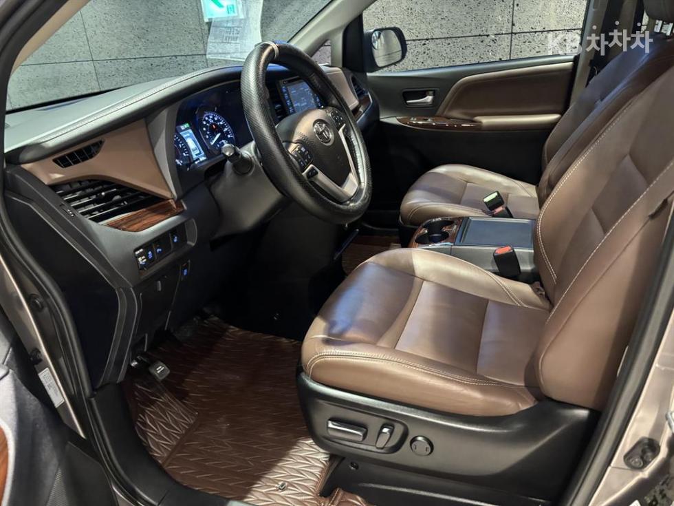 Toyota Sienna — miniaturë 5