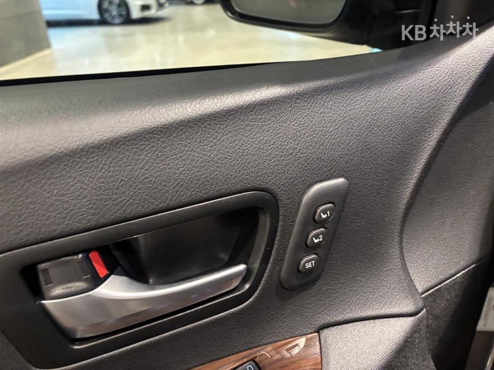 Toyota Sienna — miniaturë 6