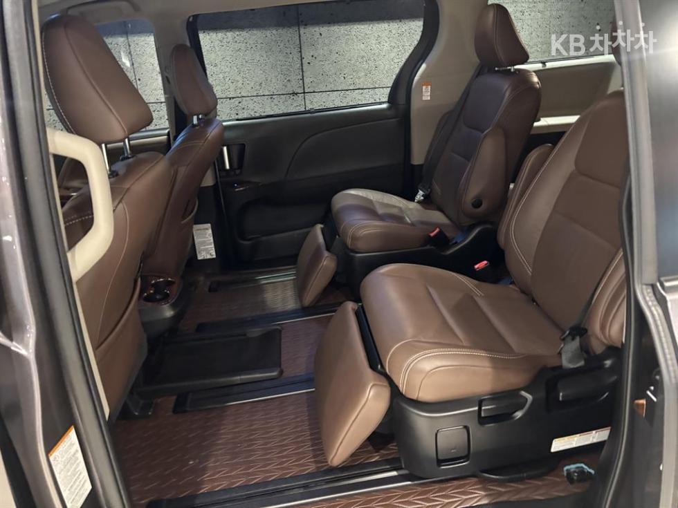 Toyota Sienna — miniaturë 8