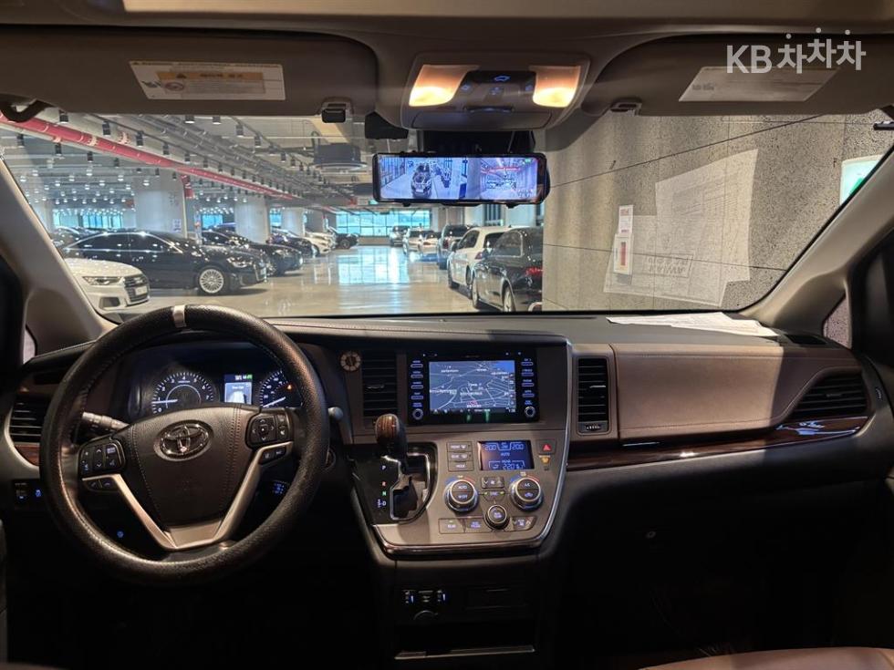 Toyota Sienna — miniaturë 11
