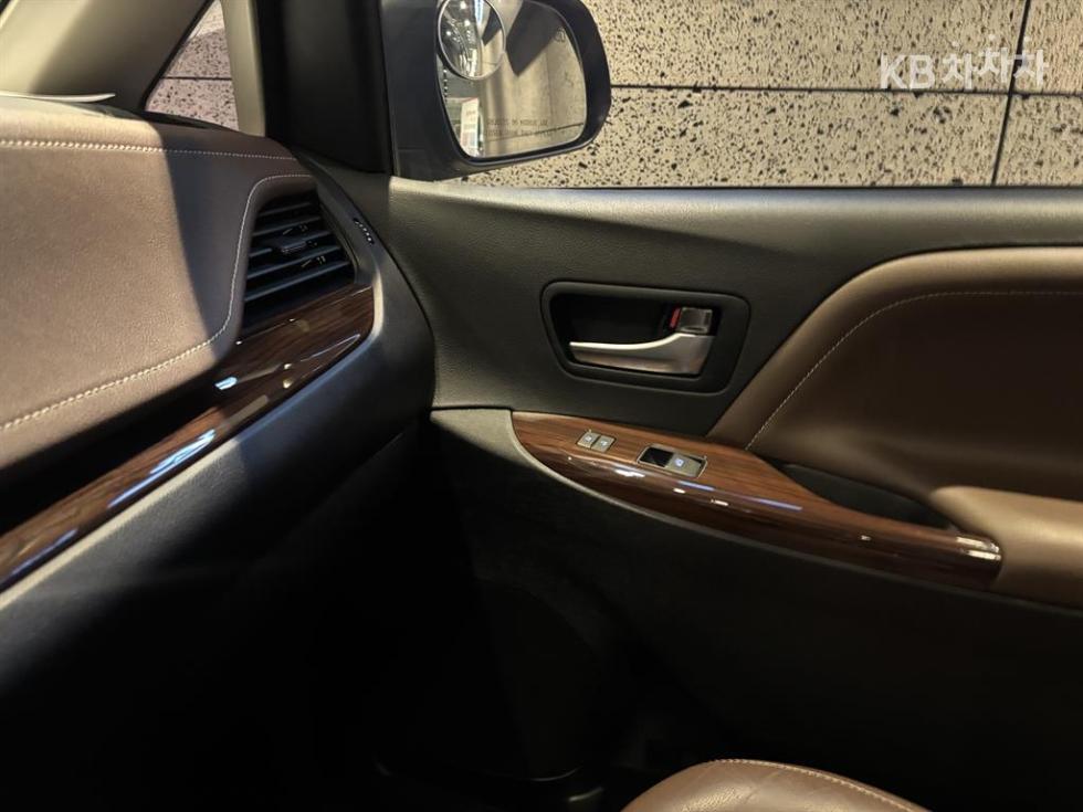 Toyota Sienna — miniaturë 19