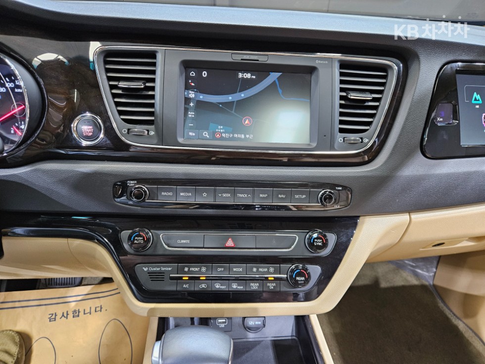 Kia Carnival — miniaturë 9