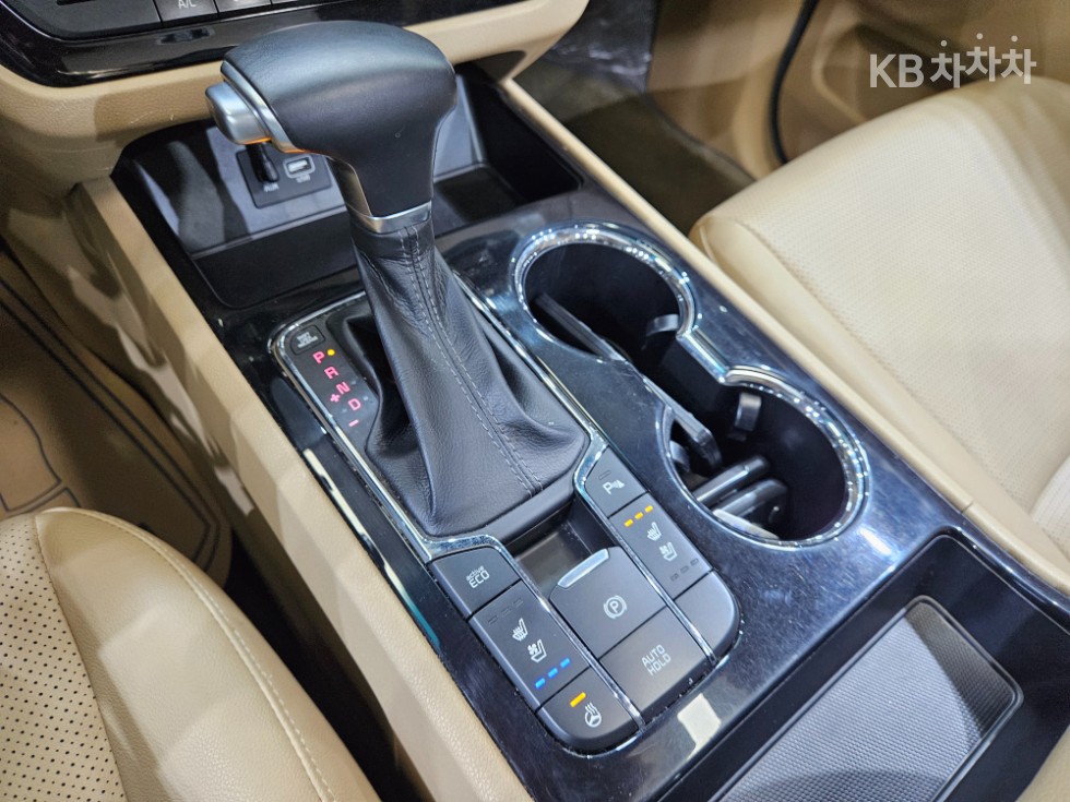Kia Carnival — miniaturë 11