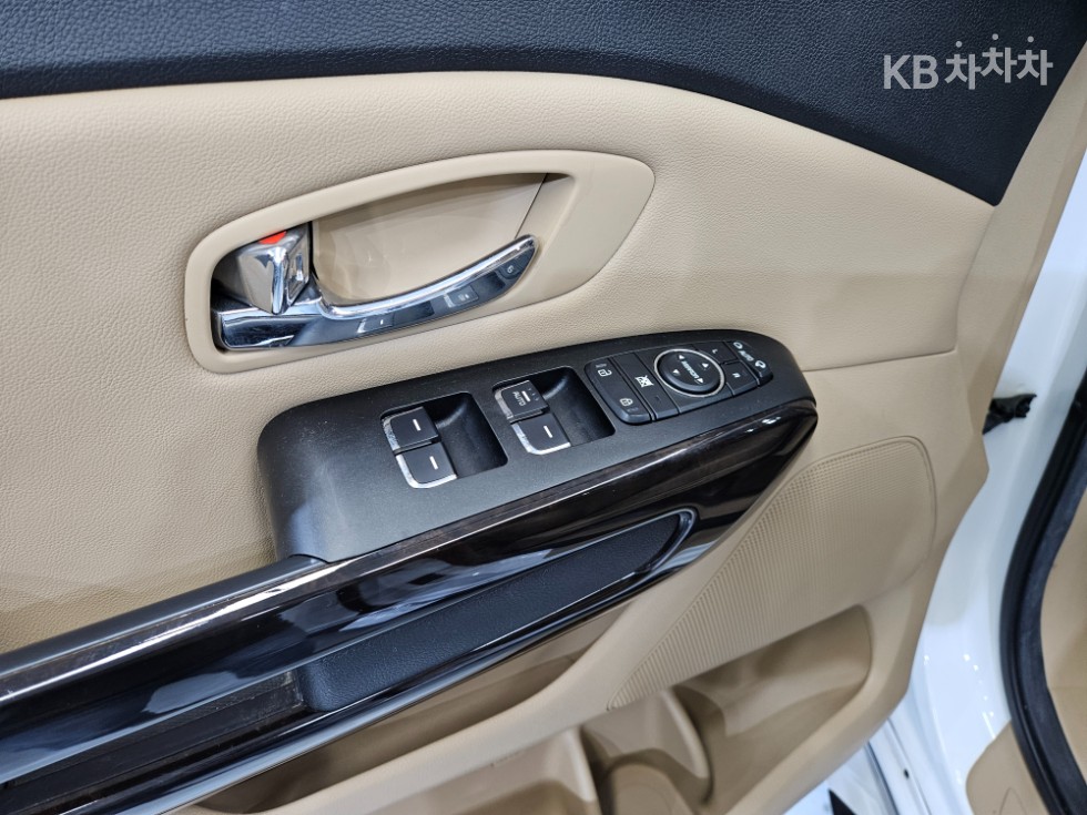Kia Carnival — miniaturë 12