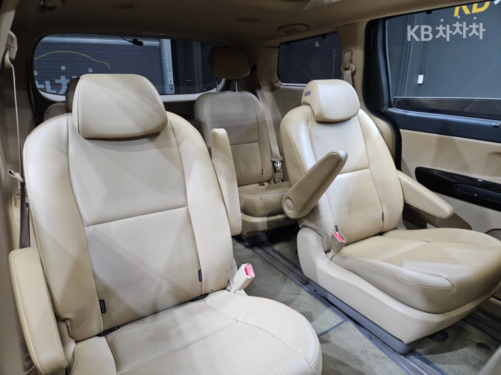 Kia Carnival — miniaturë 24