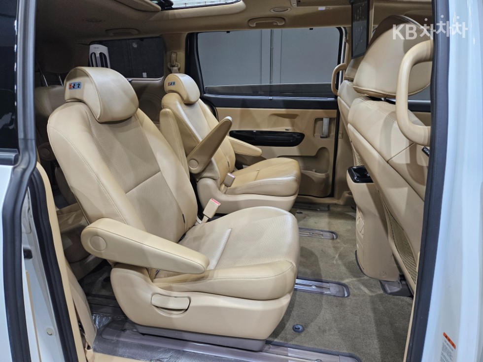 Kia Carnival — miniaturë 18