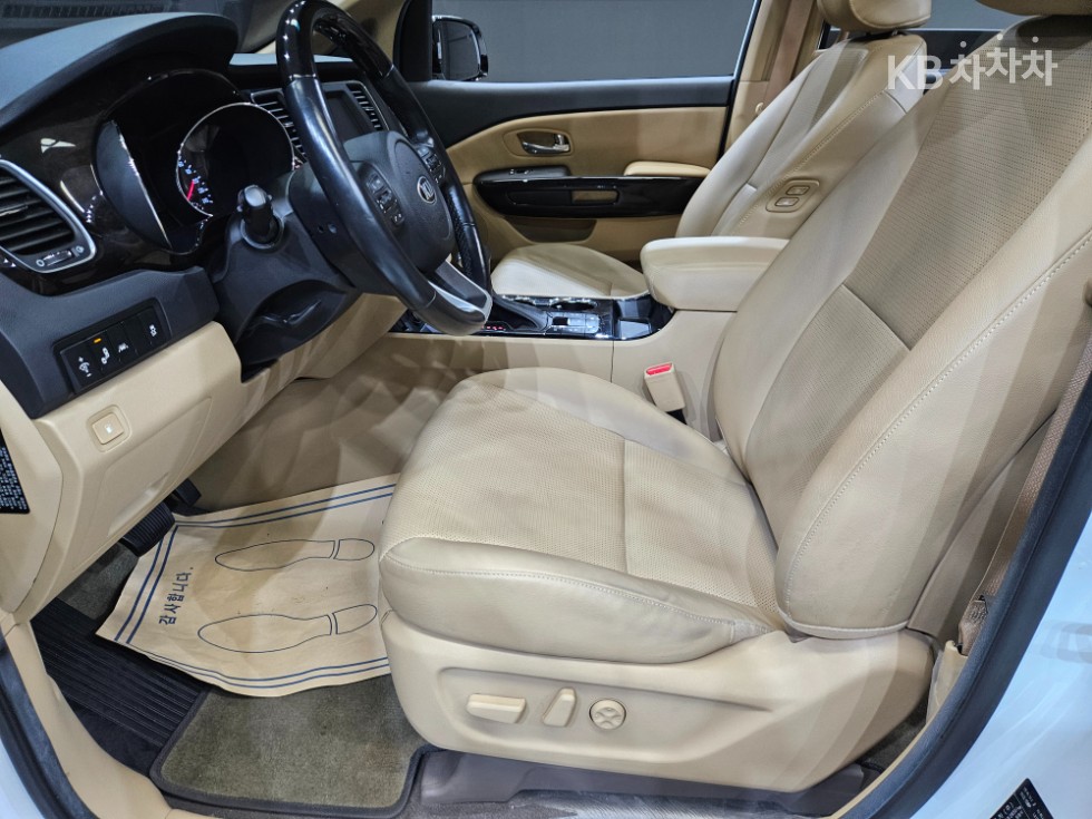 Kia Carnival — miniaturë 15