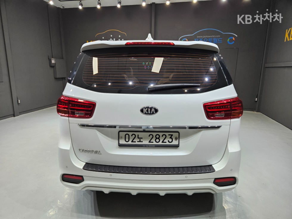 Kia Carnival — miniaturë 3
