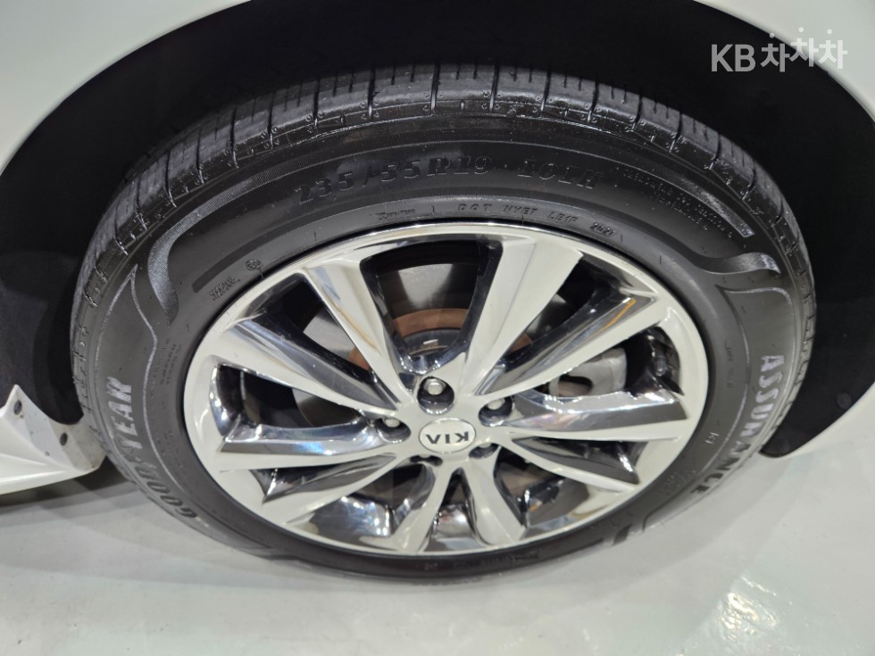 Kia Carnival — miniaturë 26